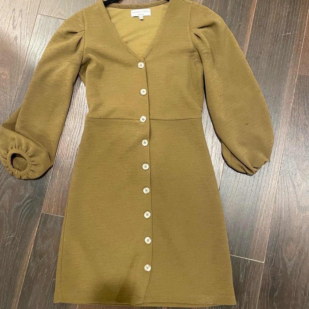 Madewell | texture & thread | green button down balloon dress